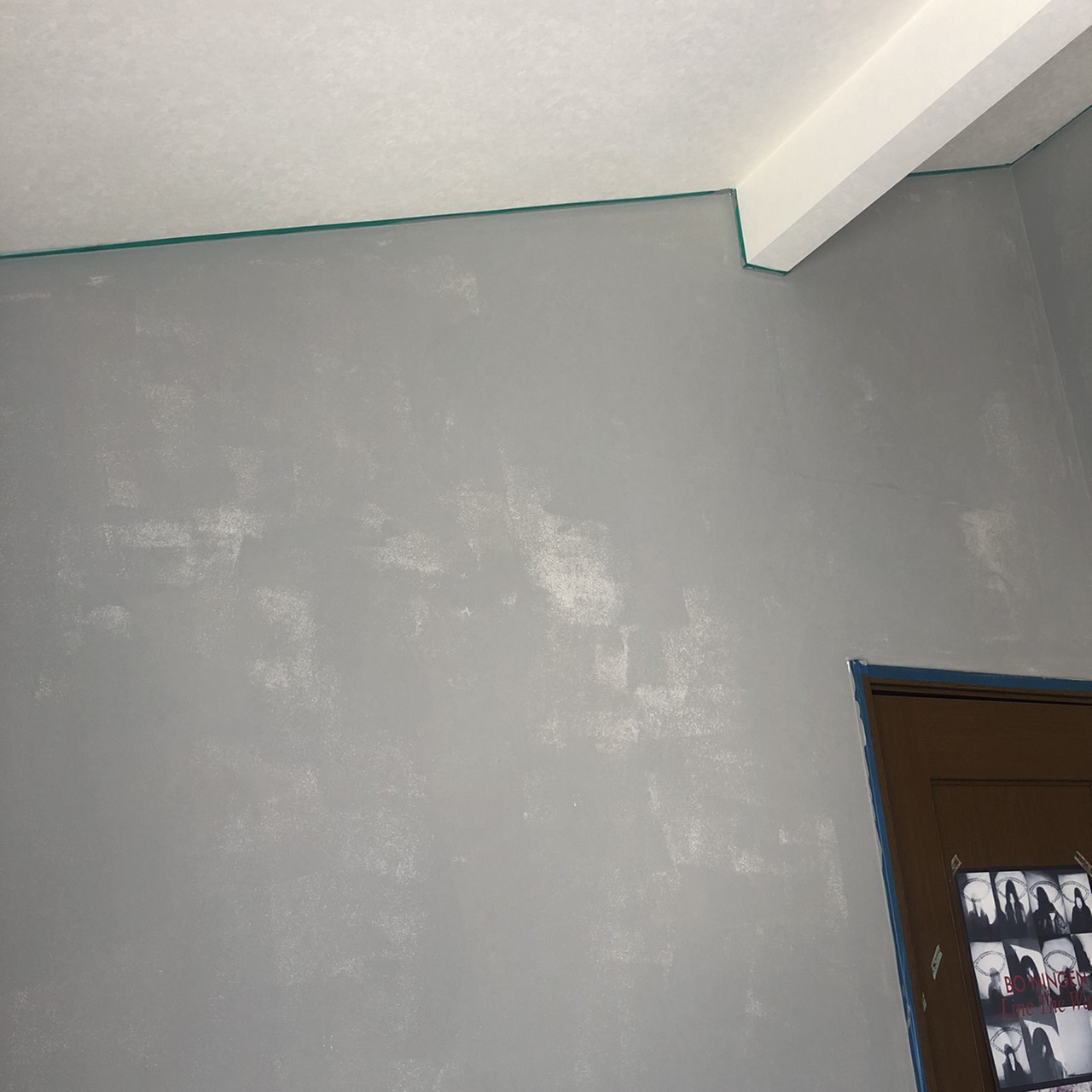 DIY!壁紙の上から塗装する 創建リフォーム DIY!壁紙の上から塗装する 創建リフォーム