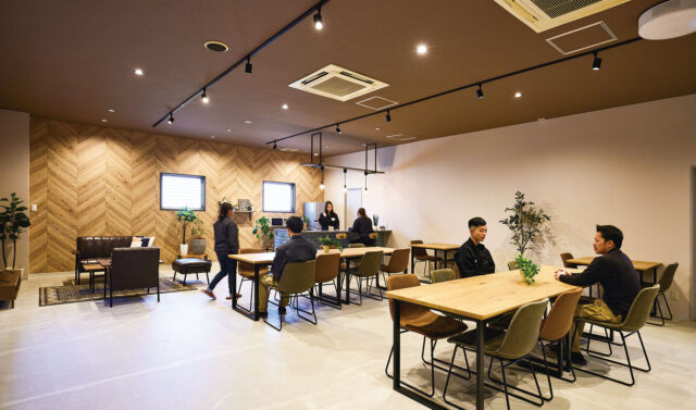 無機質だった工場が お洒落なカフェ風空間に!